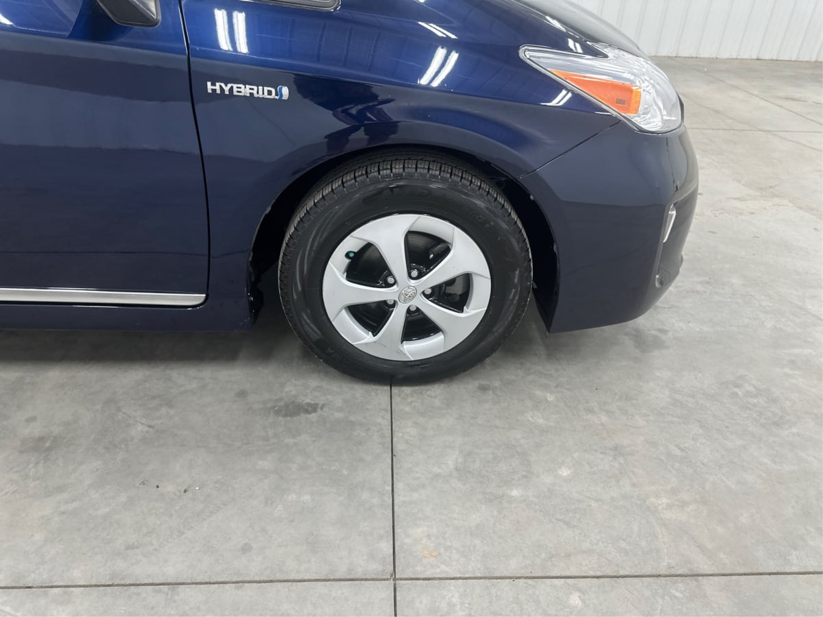 2014 Toyota Prius Two photo 28