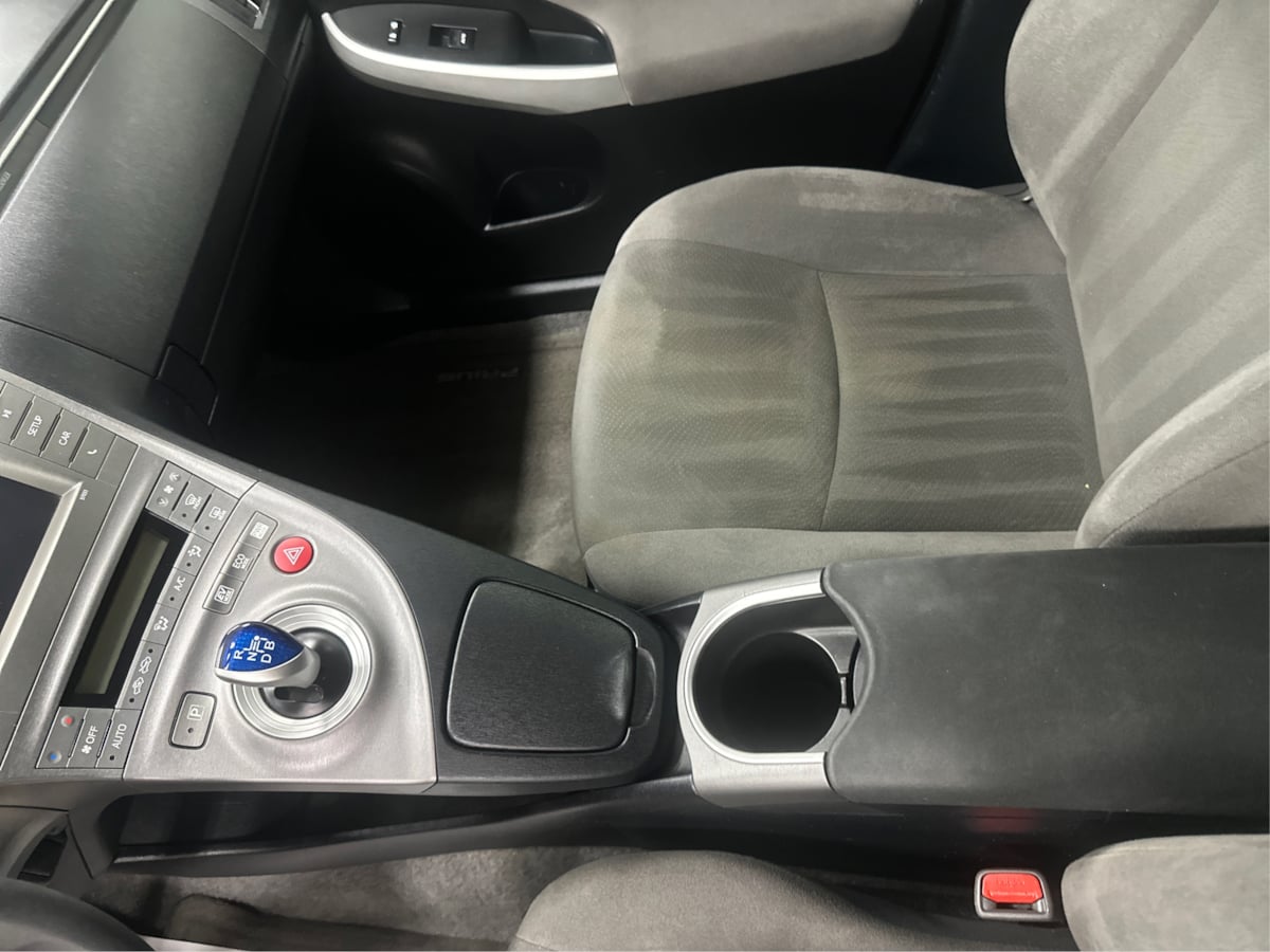 2014 Toyota Prius Two photo 15