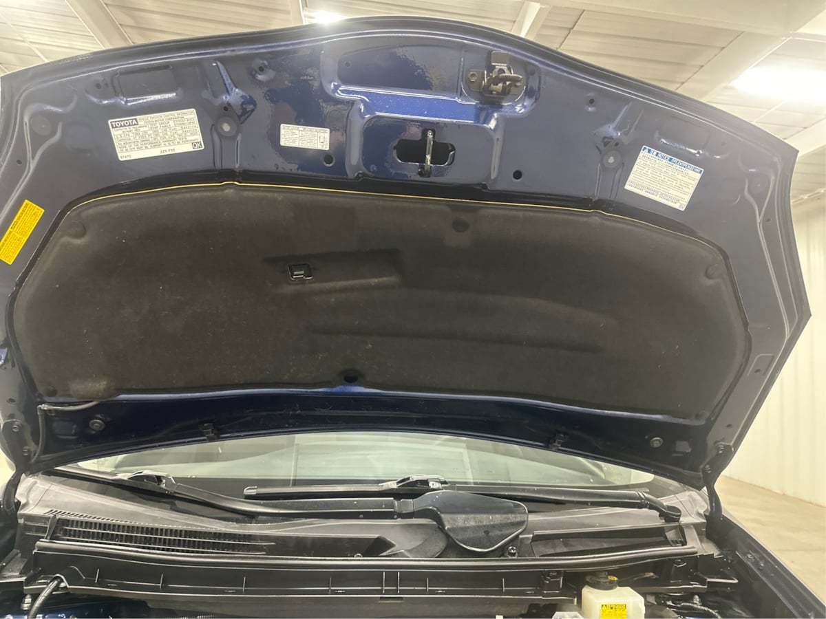 2014 Toyota Prius Two photo 11