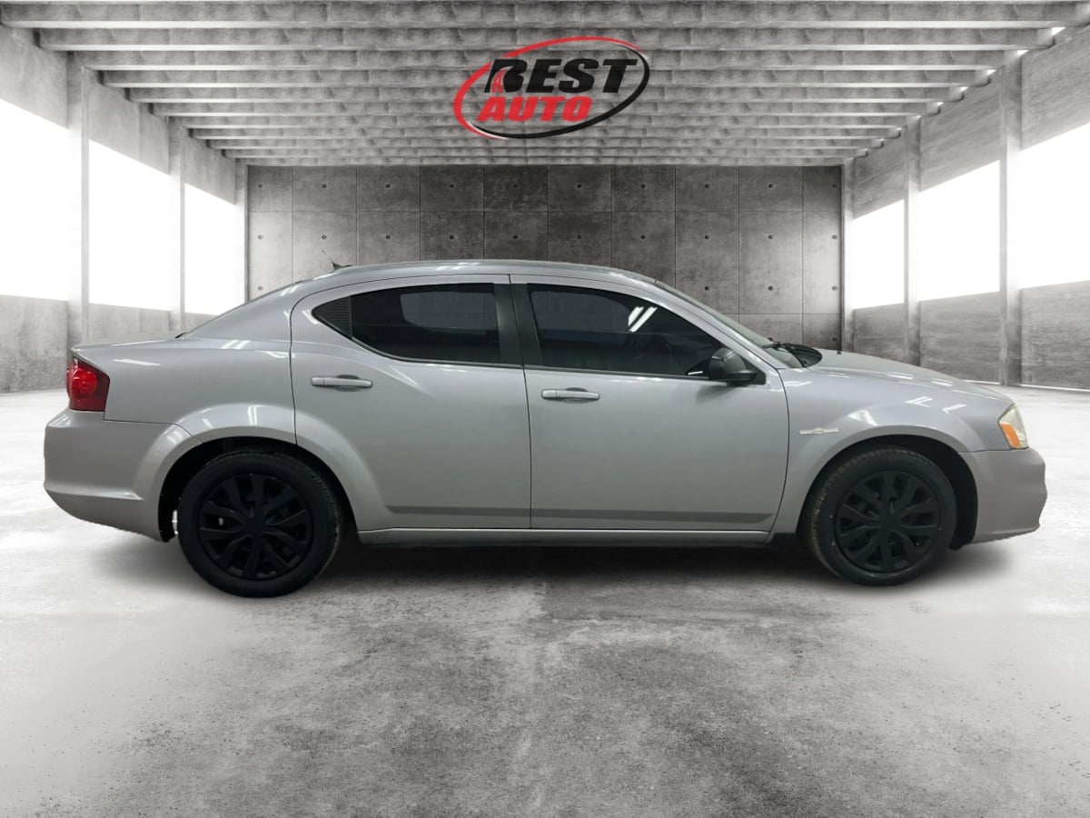 2014 Dodge Avenger SE photo 3