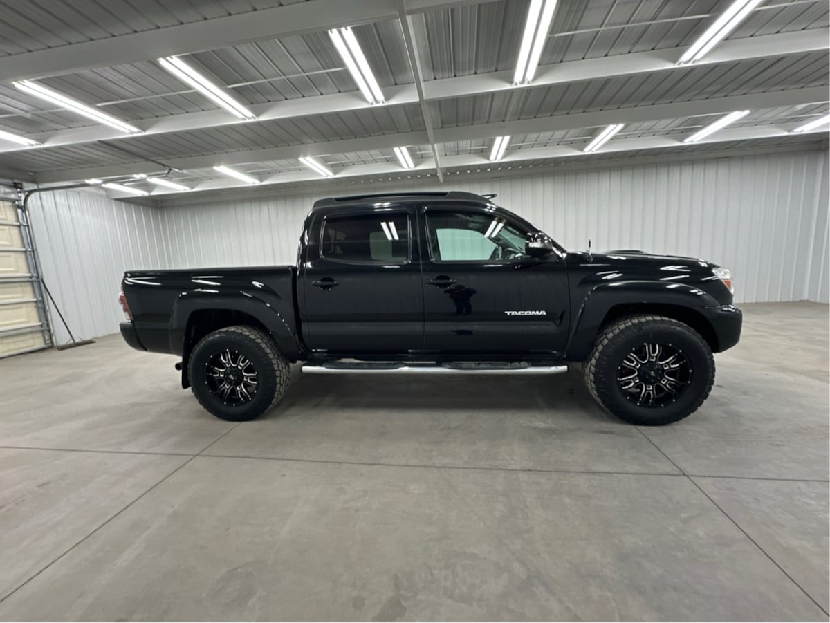 2013 Toyota Tacoma PreRunner TRD Sport photo 2