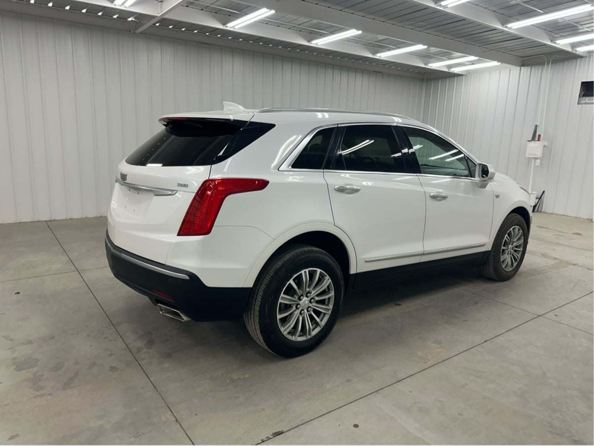 2019 Cadillac XT5 Luxury photo 2