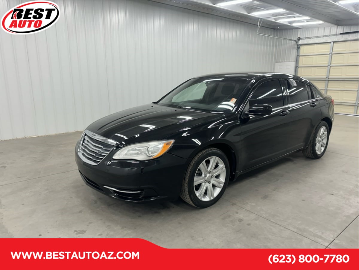2013 Chrysler 200 Touring's photo