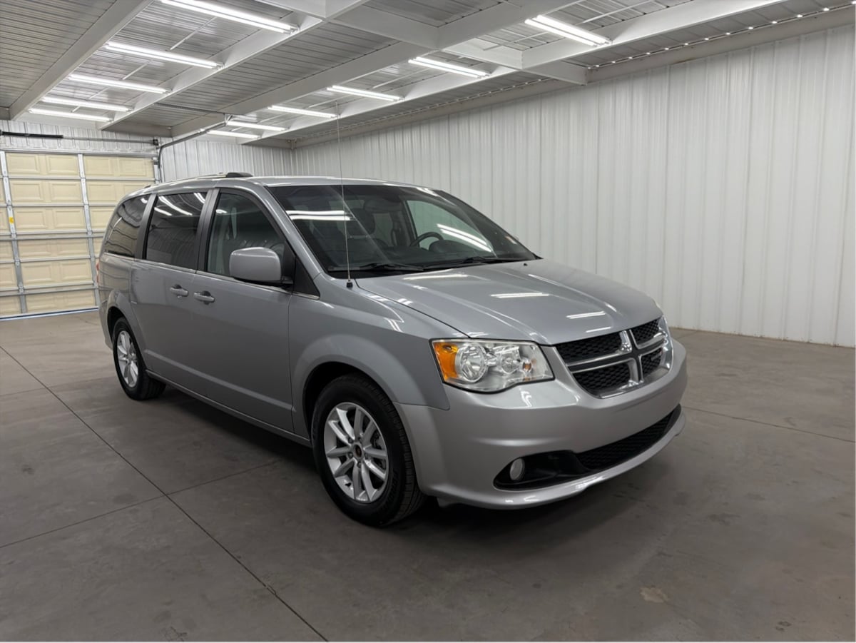 Dodge Grand Caravan photo 2