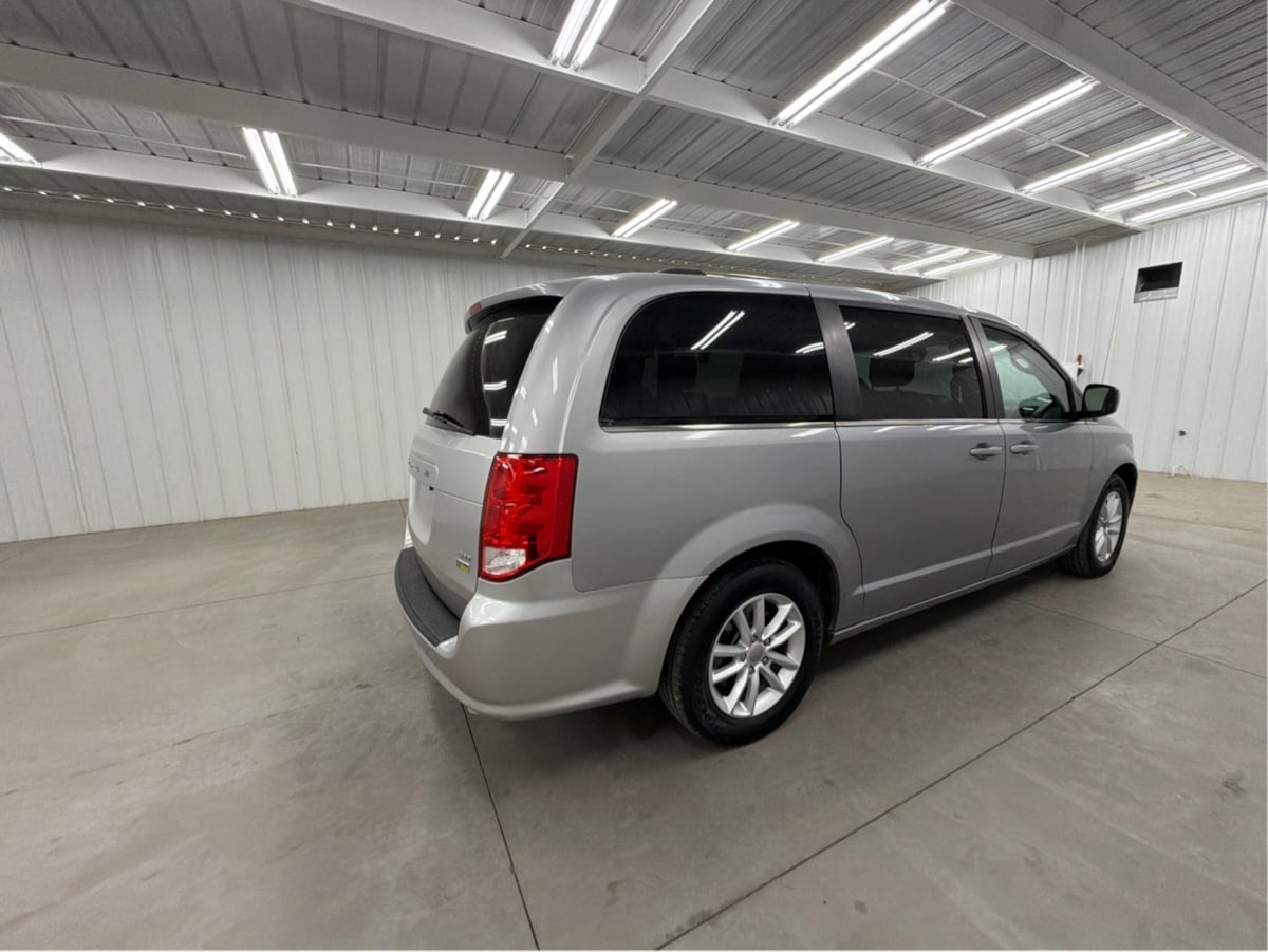 Dodge Grand Caravan photo 4