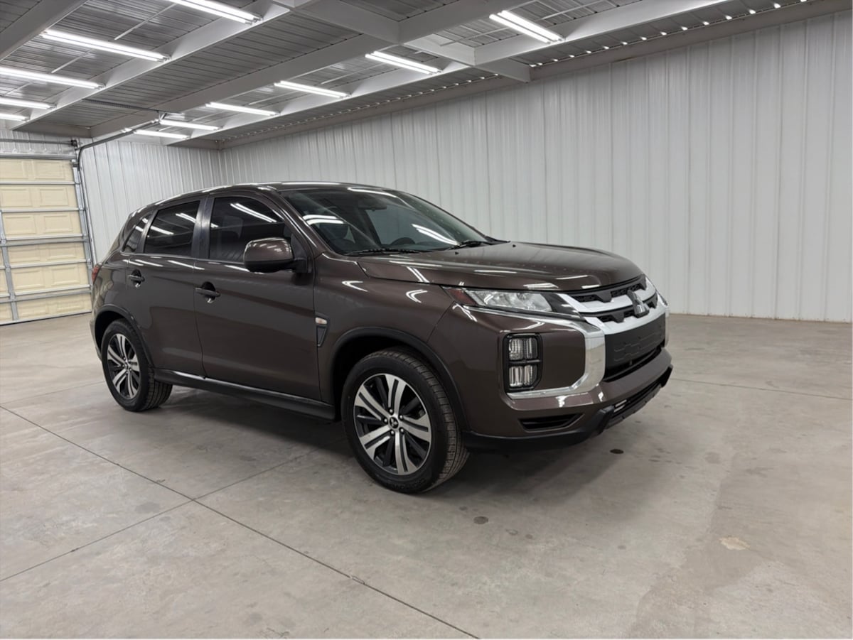 Mitsubishi Outlander Sport photo 2