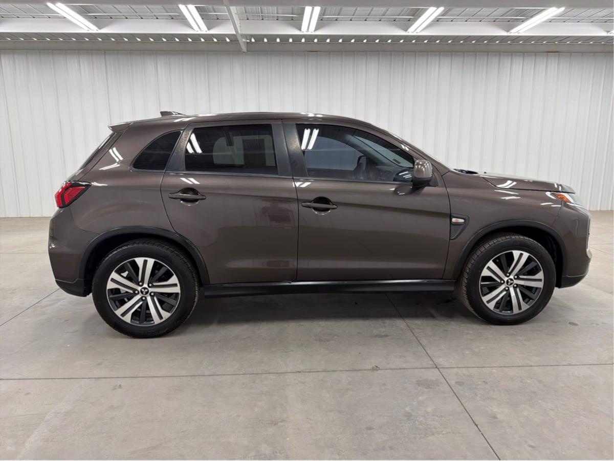 Mitsubishi Outlander Sport photo 3