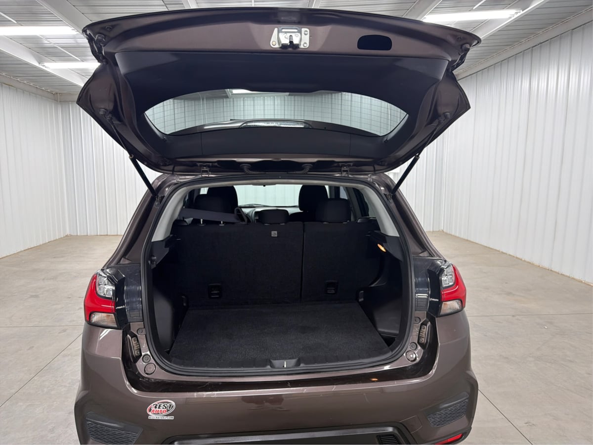 Mitsubishi Outlander Sport photo 13