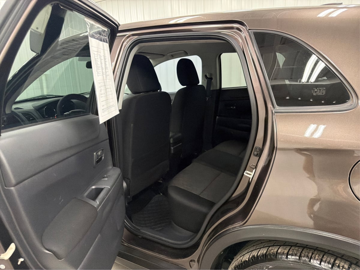 Mitsubishi Outlander Sport photo 11