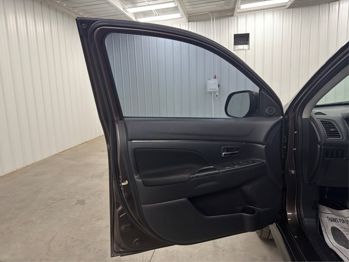 Mitsubishi Outlander Sport photo 25