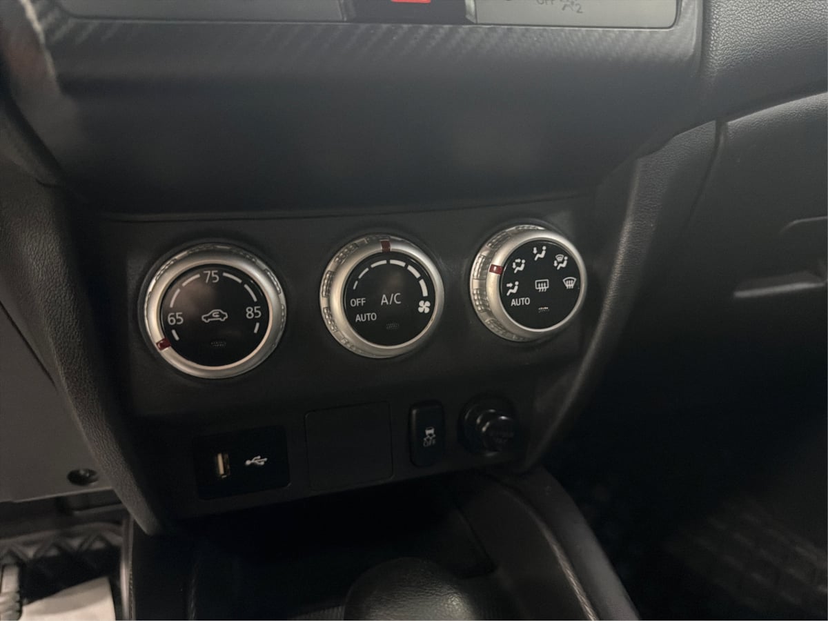 Mitsubishi Outlander Sport photo 49