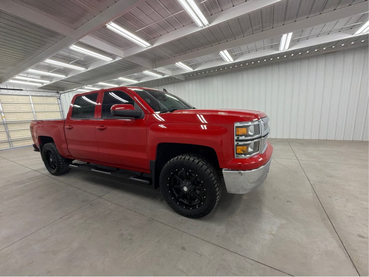 Chevrolet Silverado photo 2