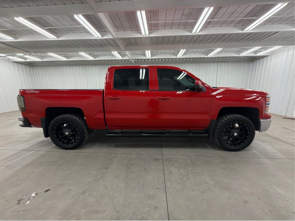 Chevrolet Silverado photo 3