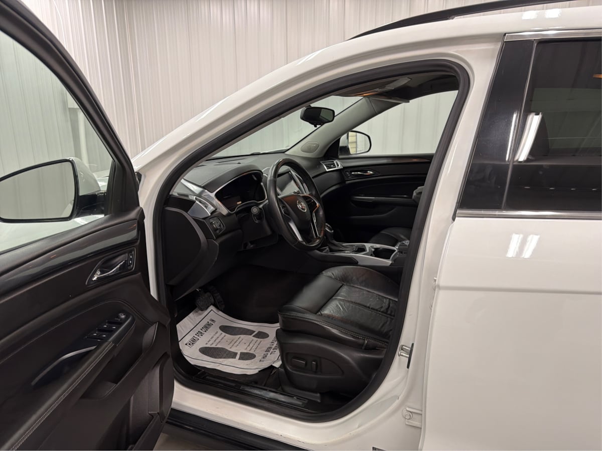 Cadillac SRX photo 10