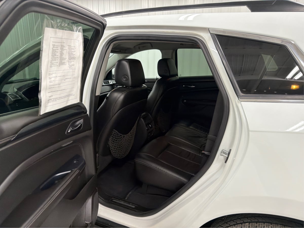 Cadillac SRX photo 11