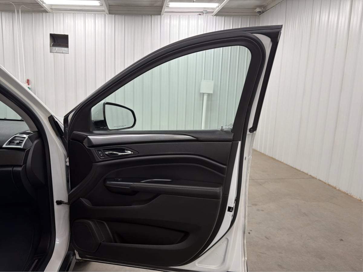 Cadillac SRX photo 27