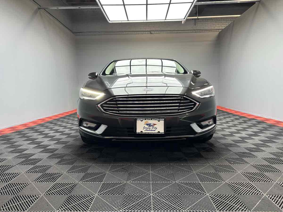 2017 Ford Fusion Titanium photo 2