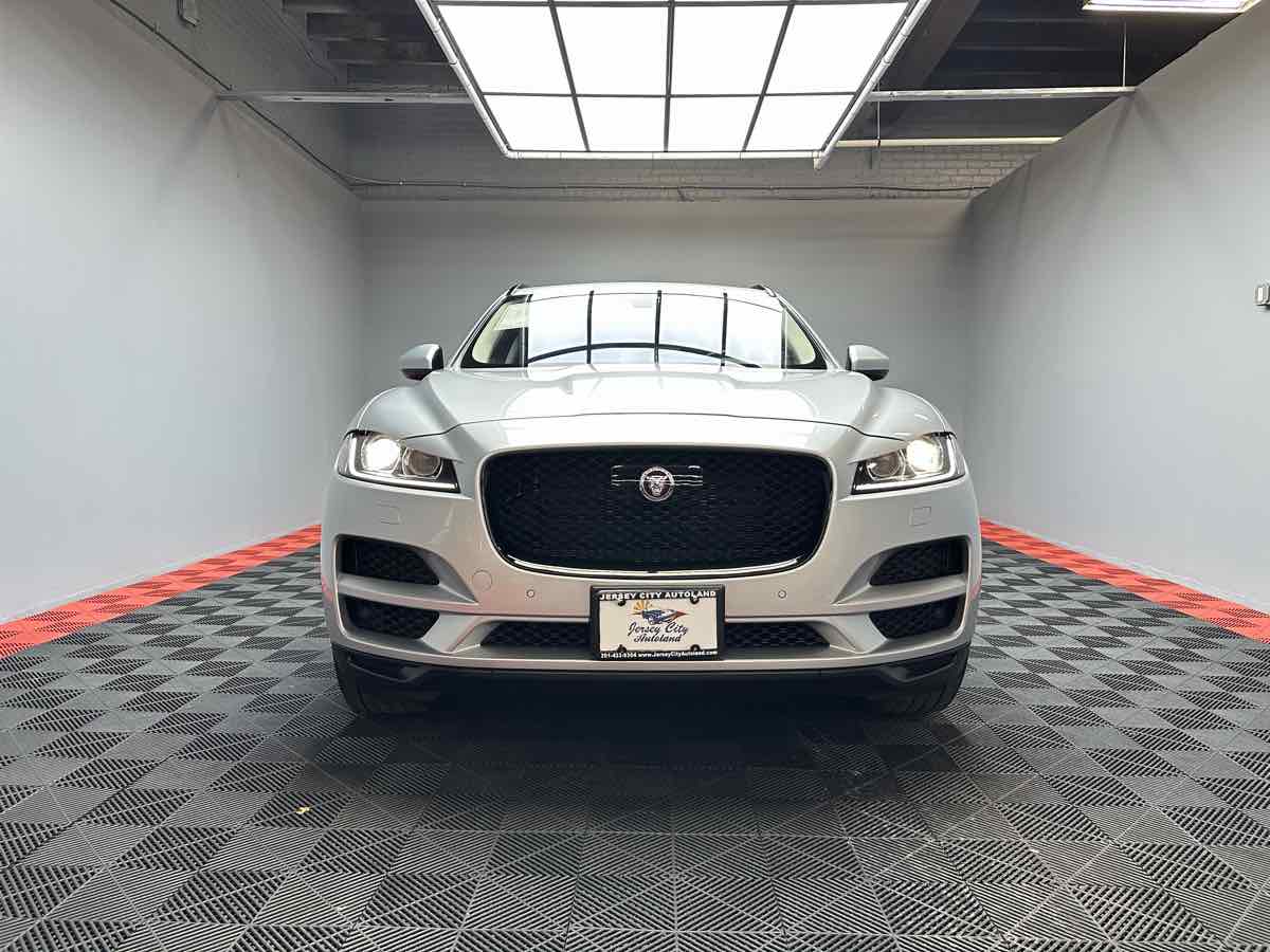 2019 Jaguar F-PACE Prestige photo 2