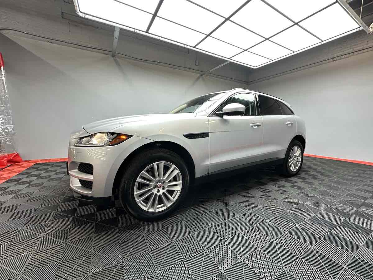 2019 Jaguar F-PACE Prestige photo 4