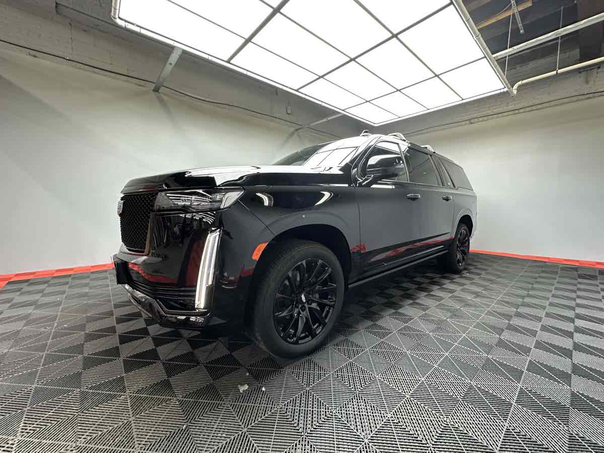 2024 Cadillac Escalade ESV Sport photo 3