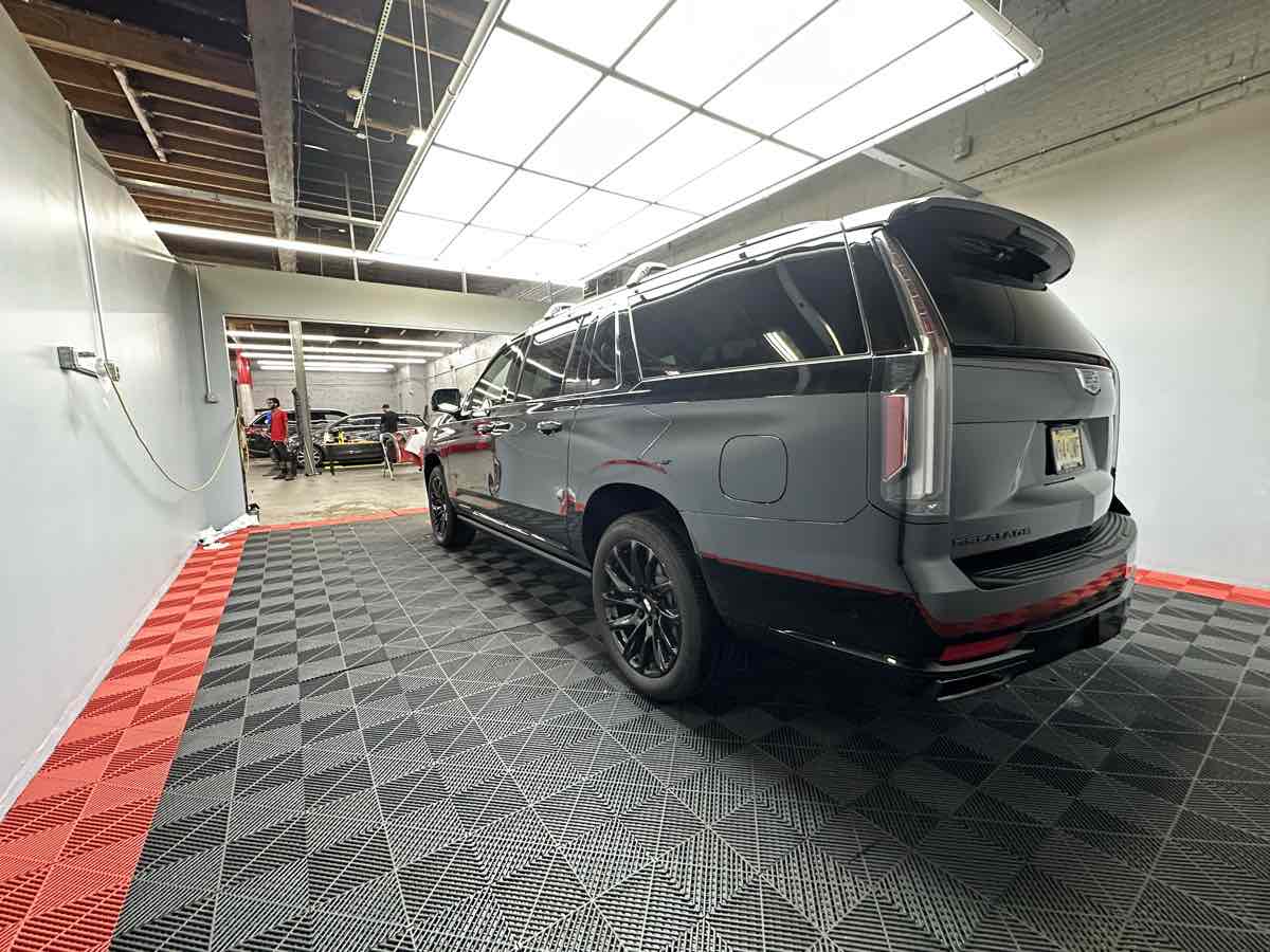 2024 Cadillac Escalade ESV Sport photo 4