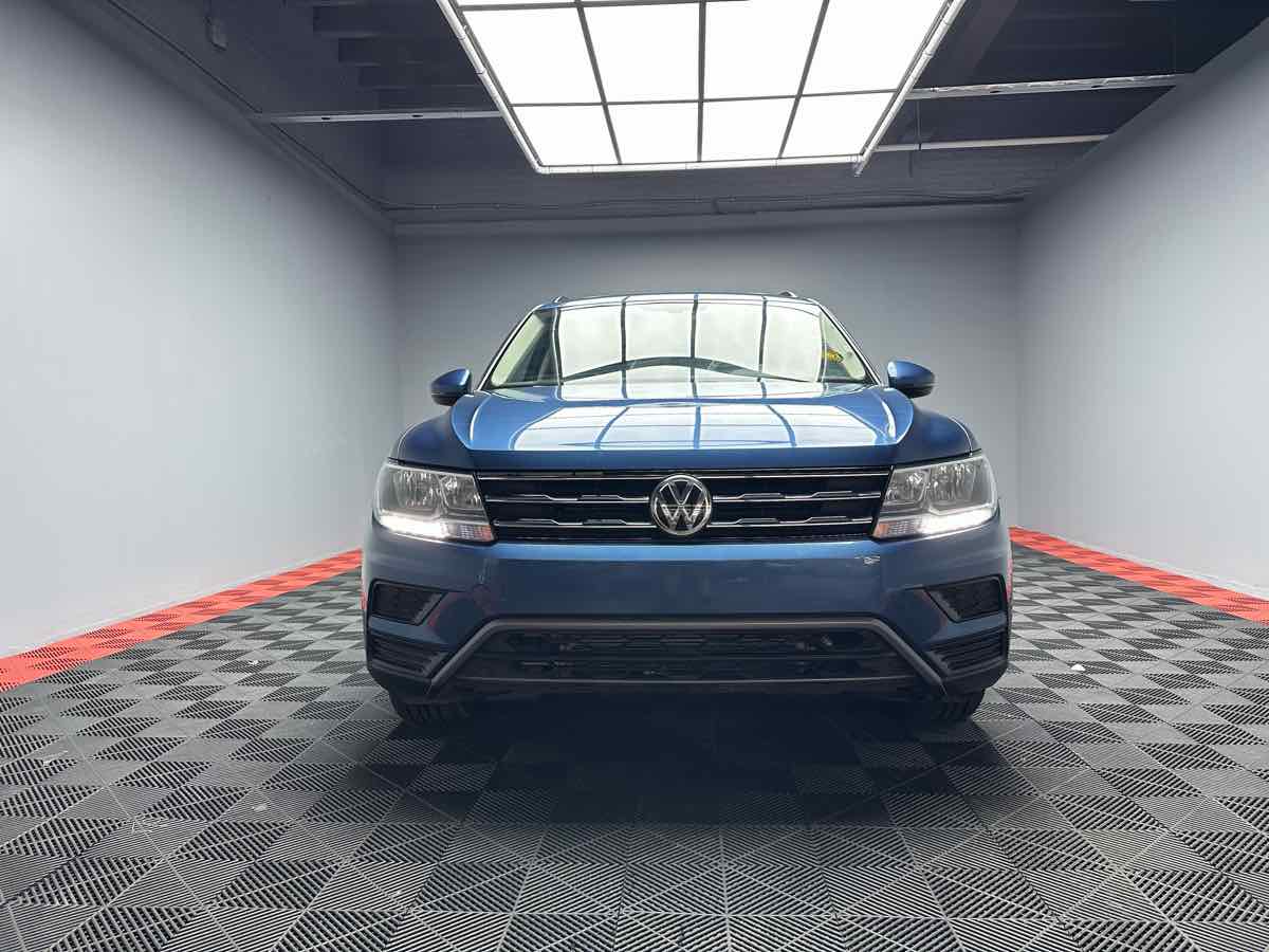 2019 Volkswagen Tiguan SE photo 2