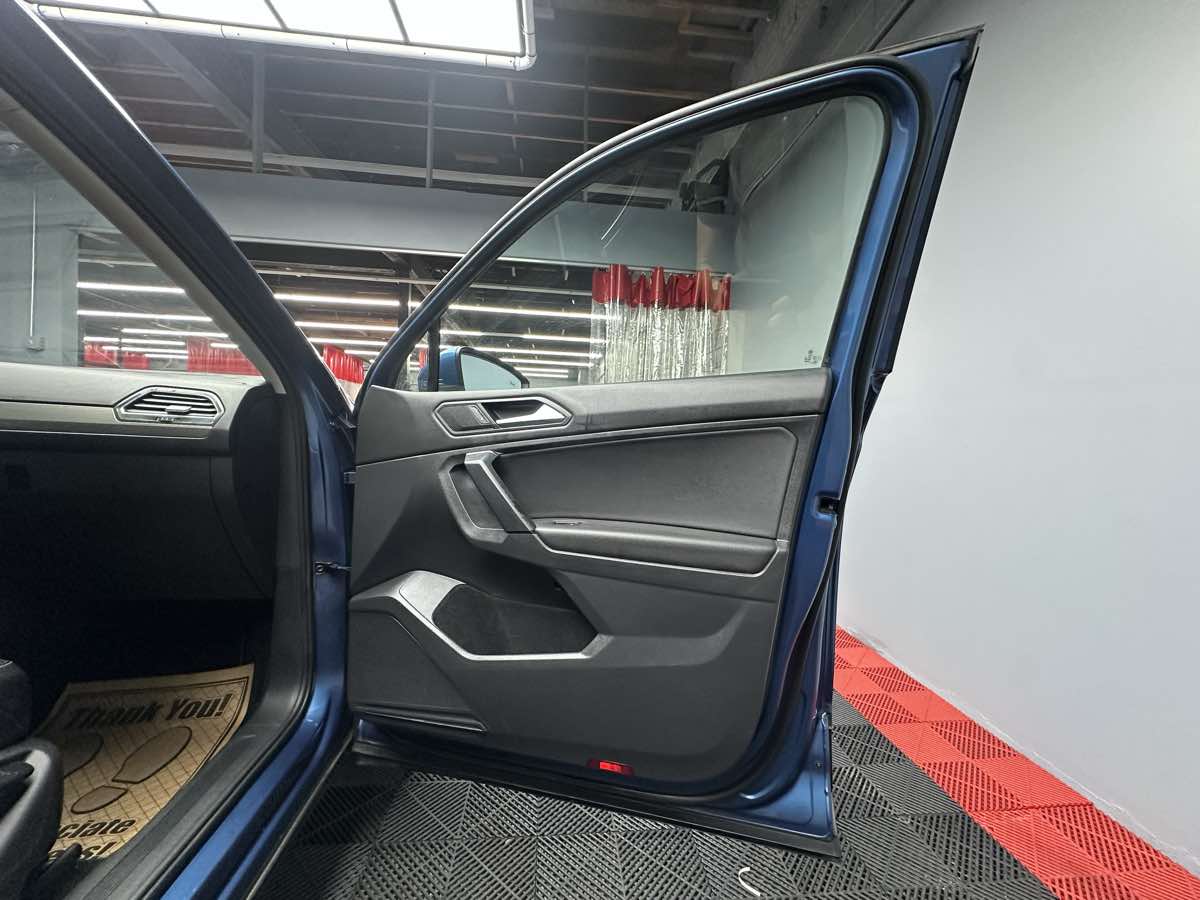 2019 Volkswagen Tiguan SE photo 17