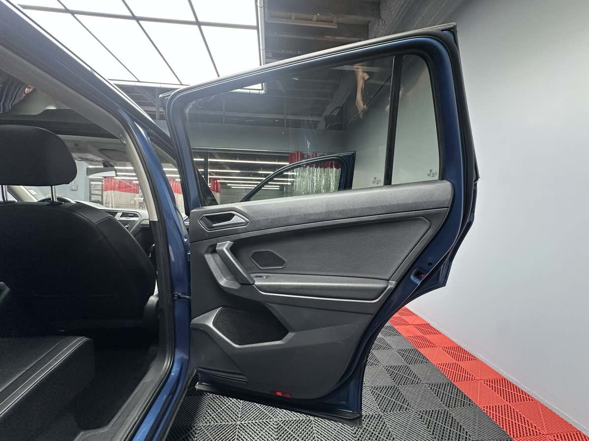 2019 Volkswagen Tiguan SE photo 18