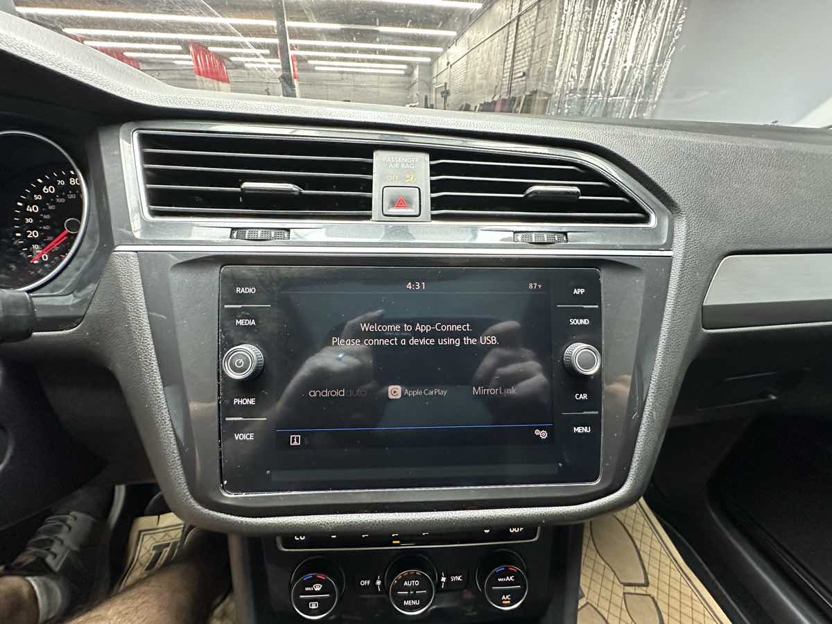 2019 Volkswagen Tiguan SE photo 27