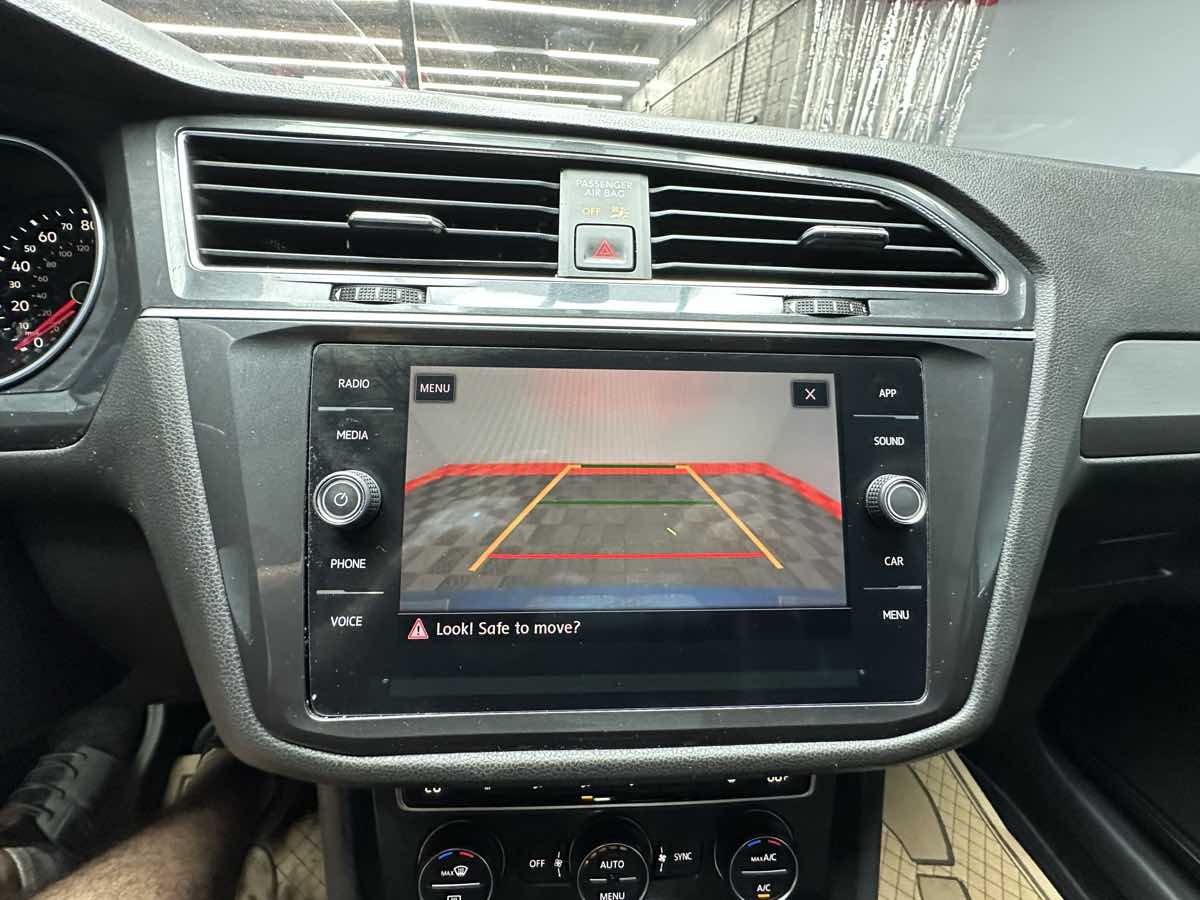 2019 Volkswagen Tiguan SE photo 28