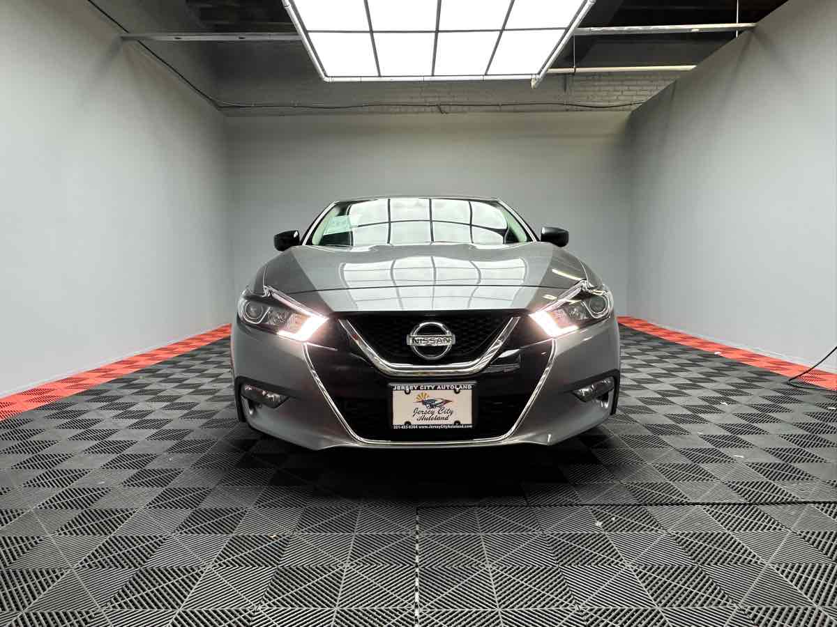 2018 Nissan Maxima S photo 2