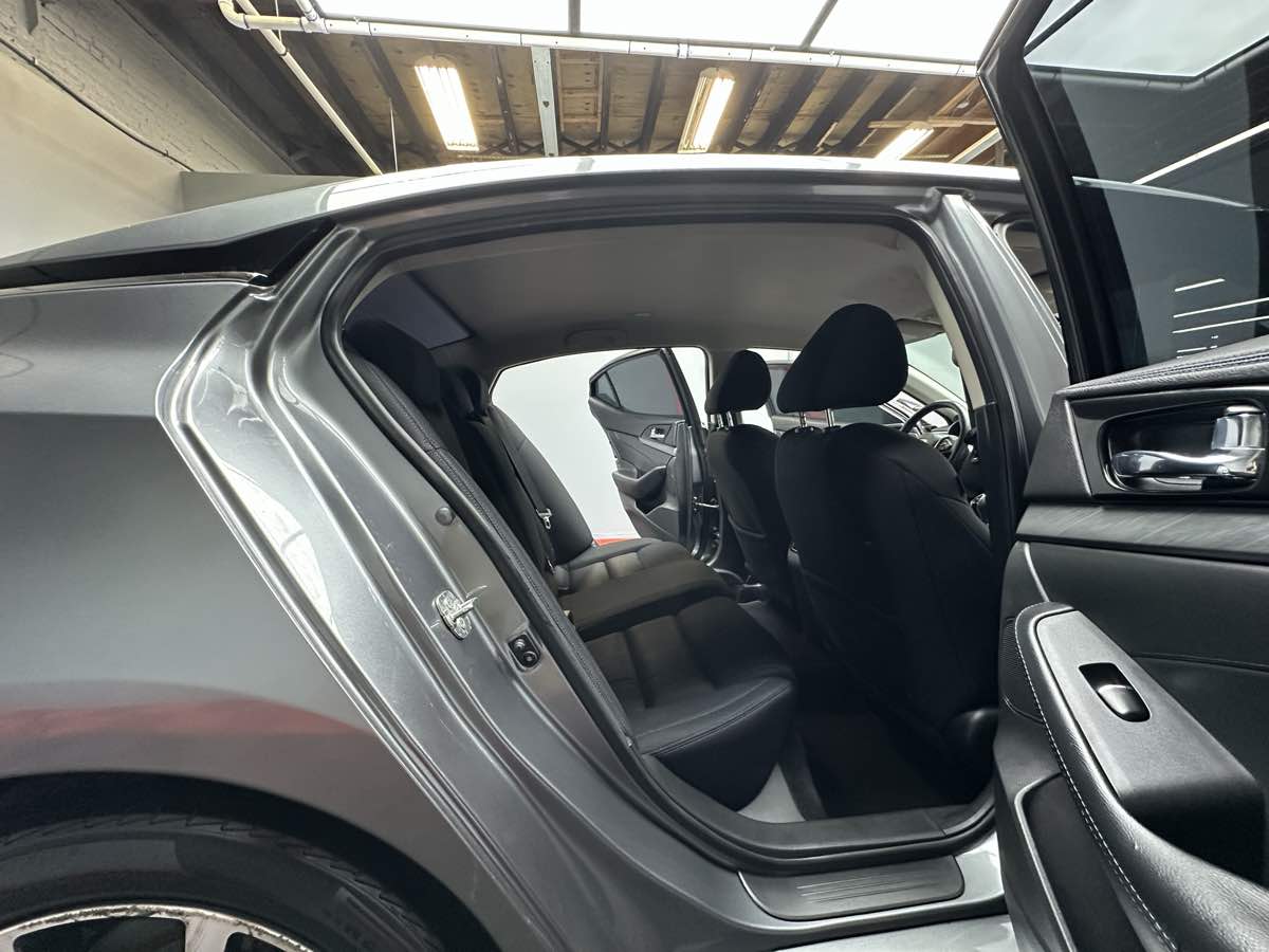 2018 Nissan Maxima S photo 14