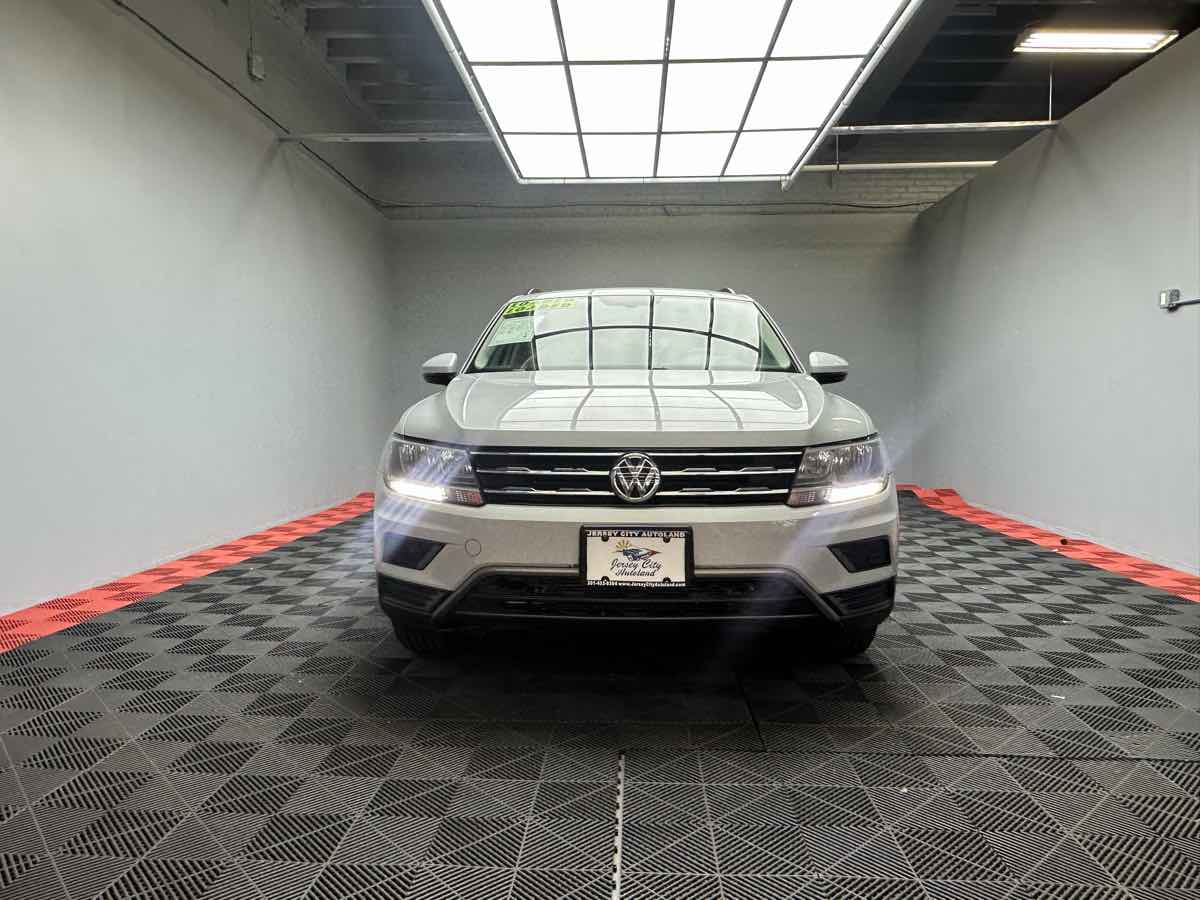 2019 Volkswagen Tiguan SE photo 2