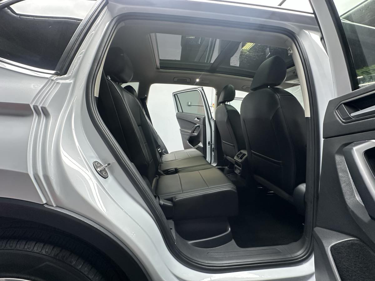 2019 Volkswagen Tiguan SE photo 18