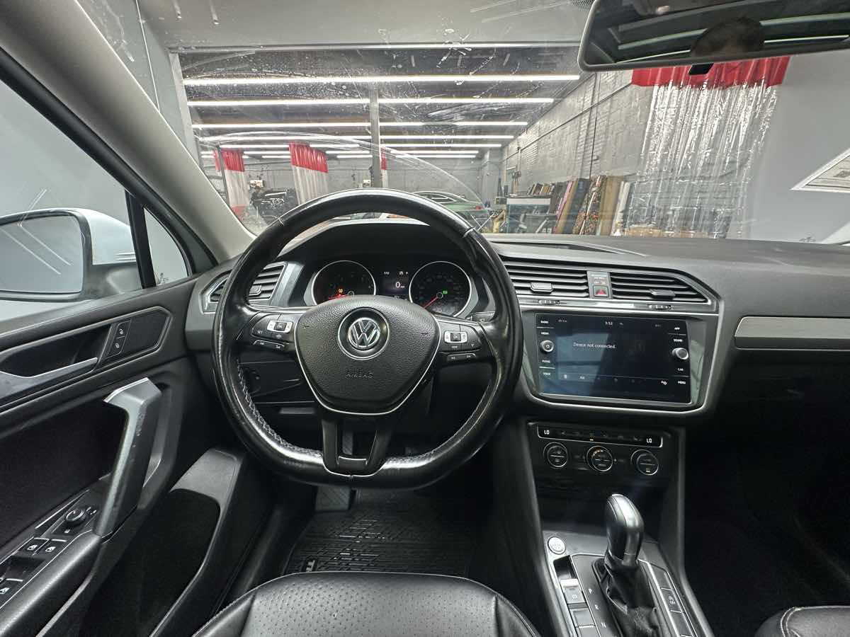 2019 Volkswagen Tiguan SE photo 22