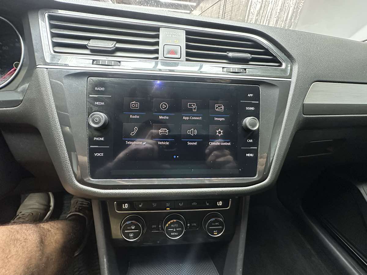 2019 Volkswagen Tiguan SE photo 24