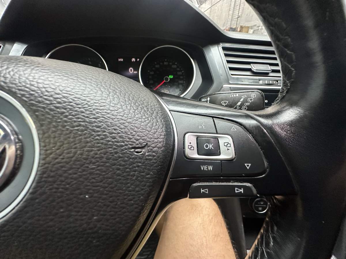 2019 Volkswagen Tiguan SE photo 25
