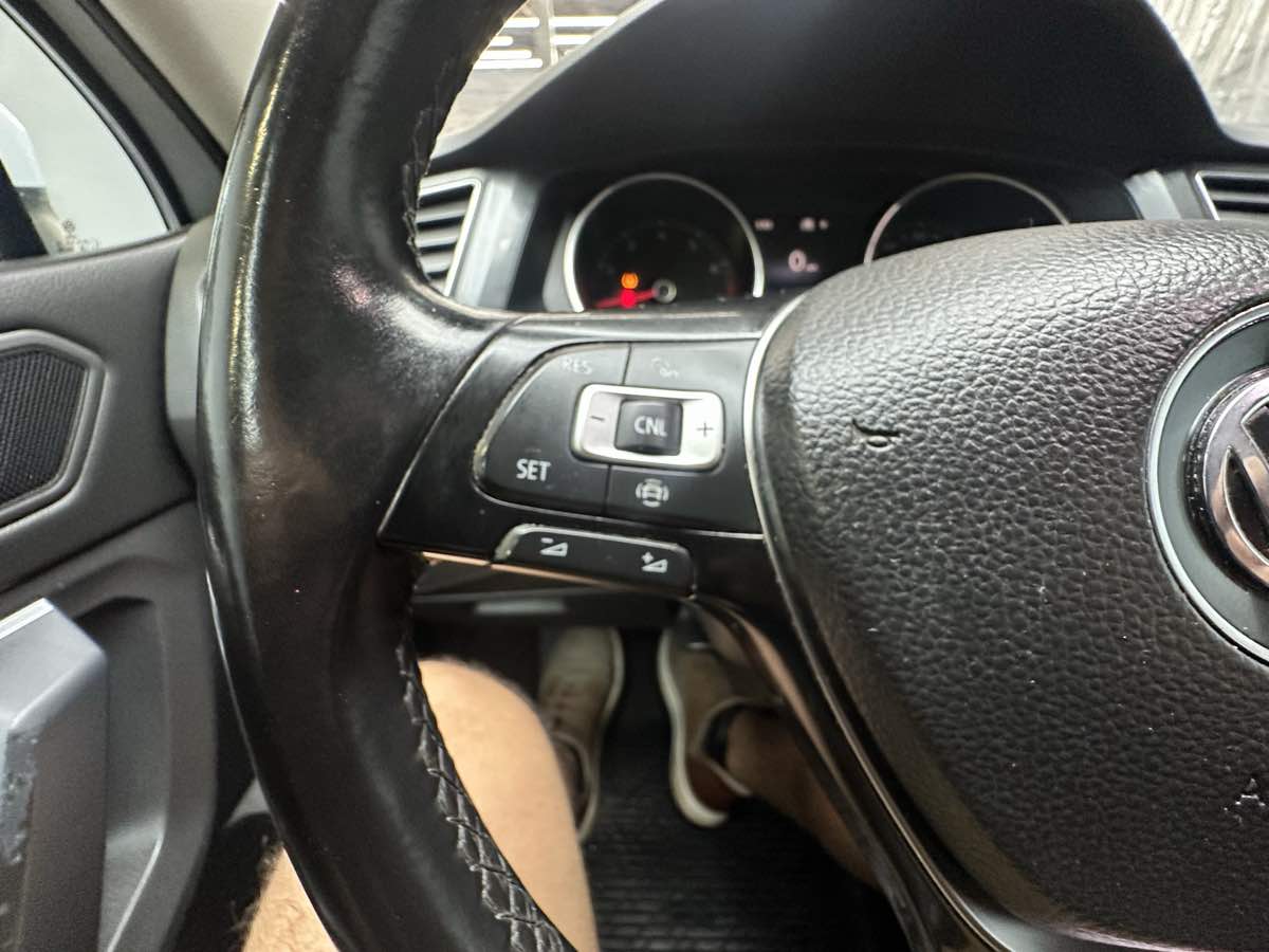 2019 Volkswagen Tiguan SE photo 26