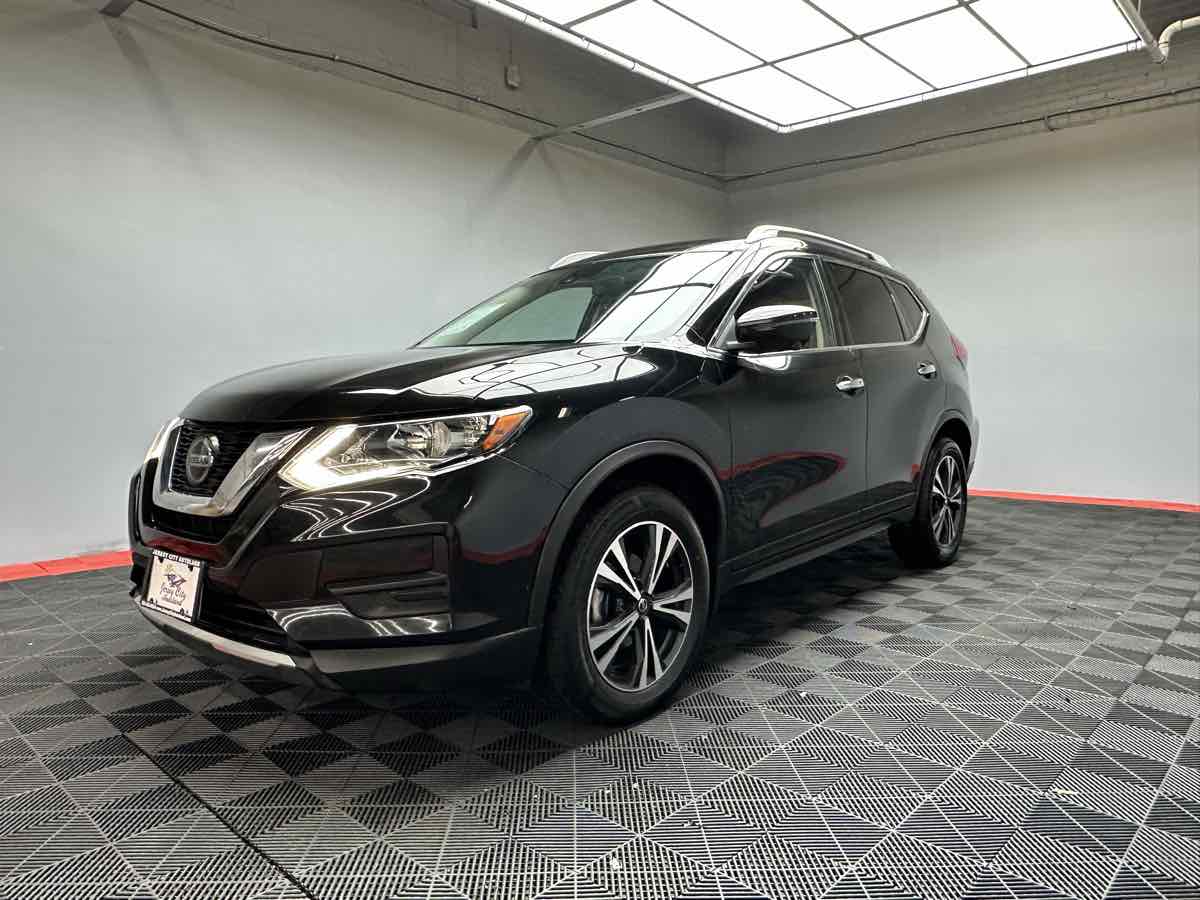 2019 Nissan Rogue SV photo 2