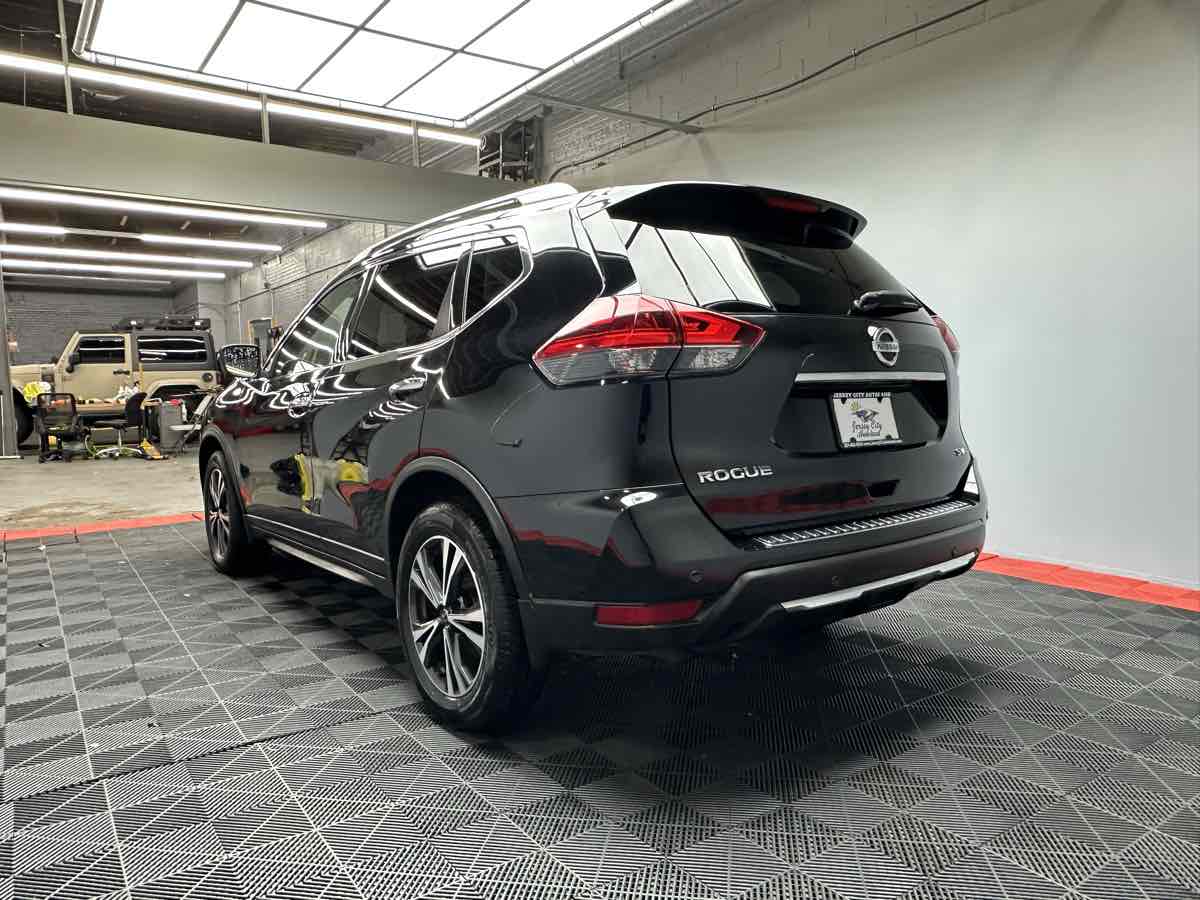 2019 Nissan Rogue SV photo 3