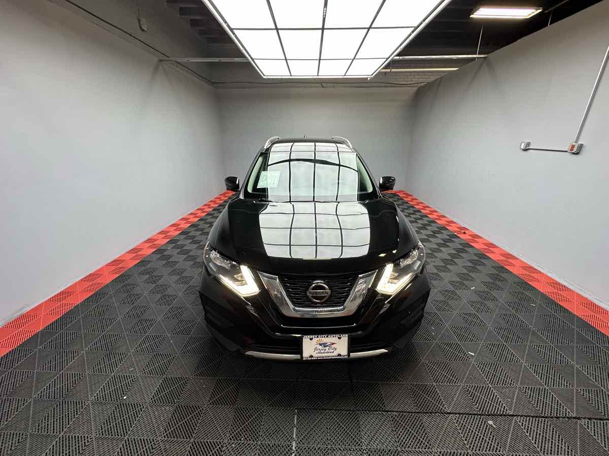 2019 Nissan Rogue SV photo 4
