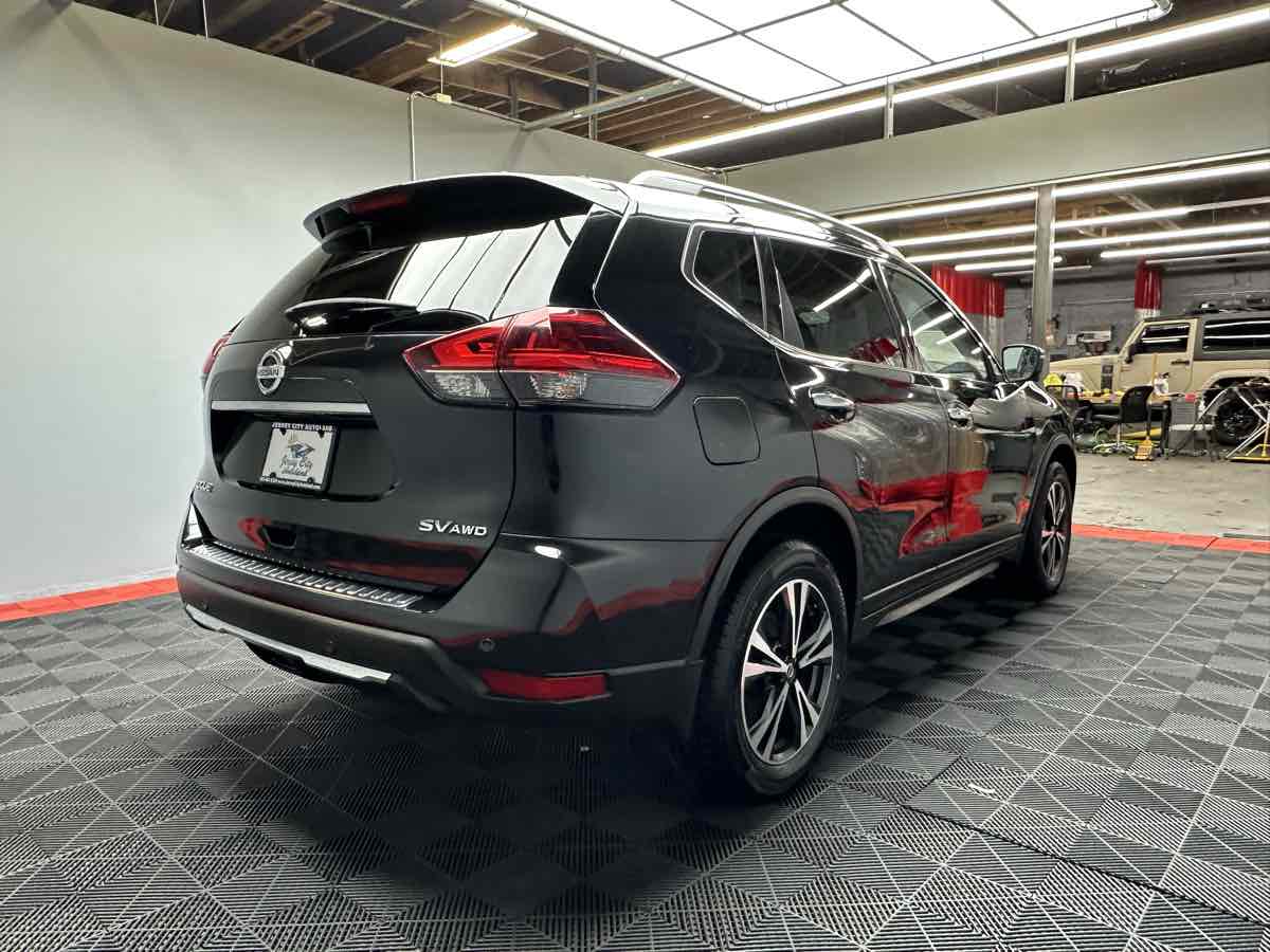 2019 Nissan Rogue SV photo 6
