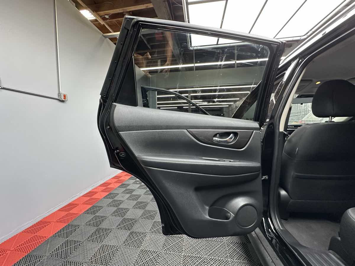 2019 Nissan Rogue SV photo 13