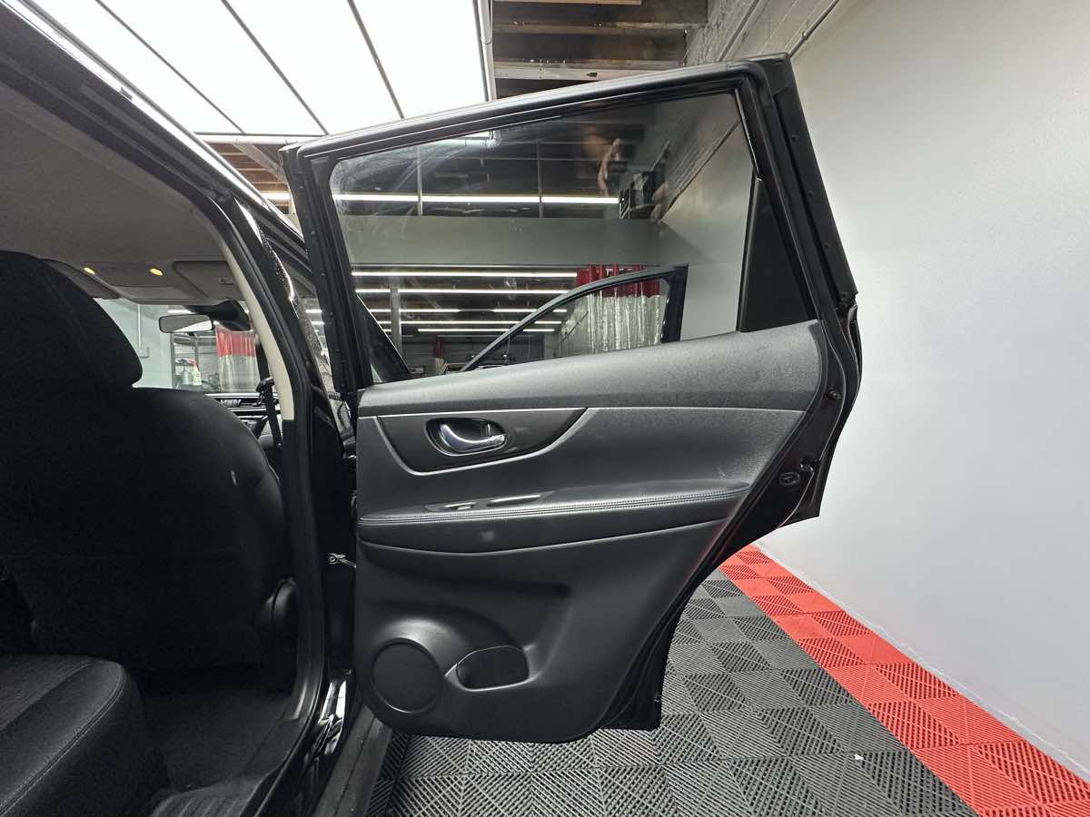 2019 Nissan Rogue SV photo 15