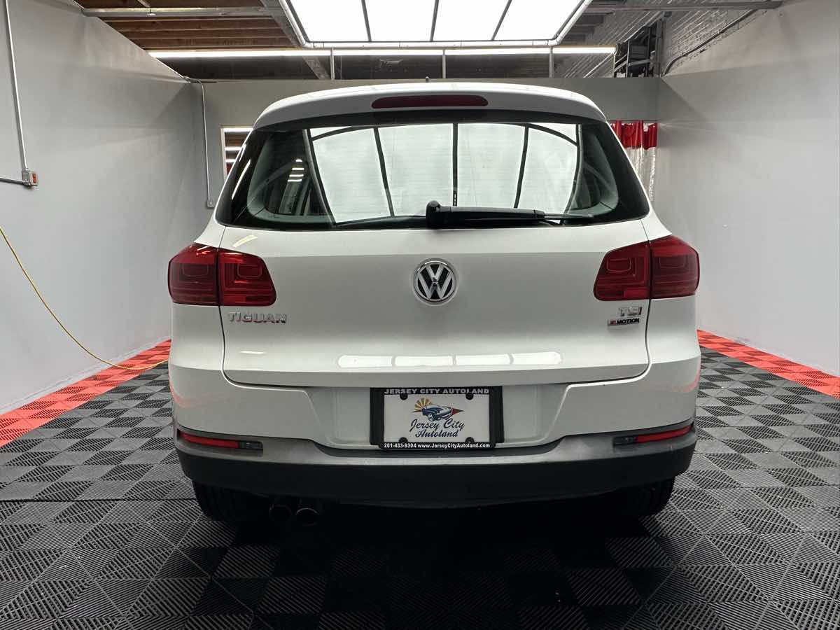 2017 Volkswagen Tiguan S photo 3