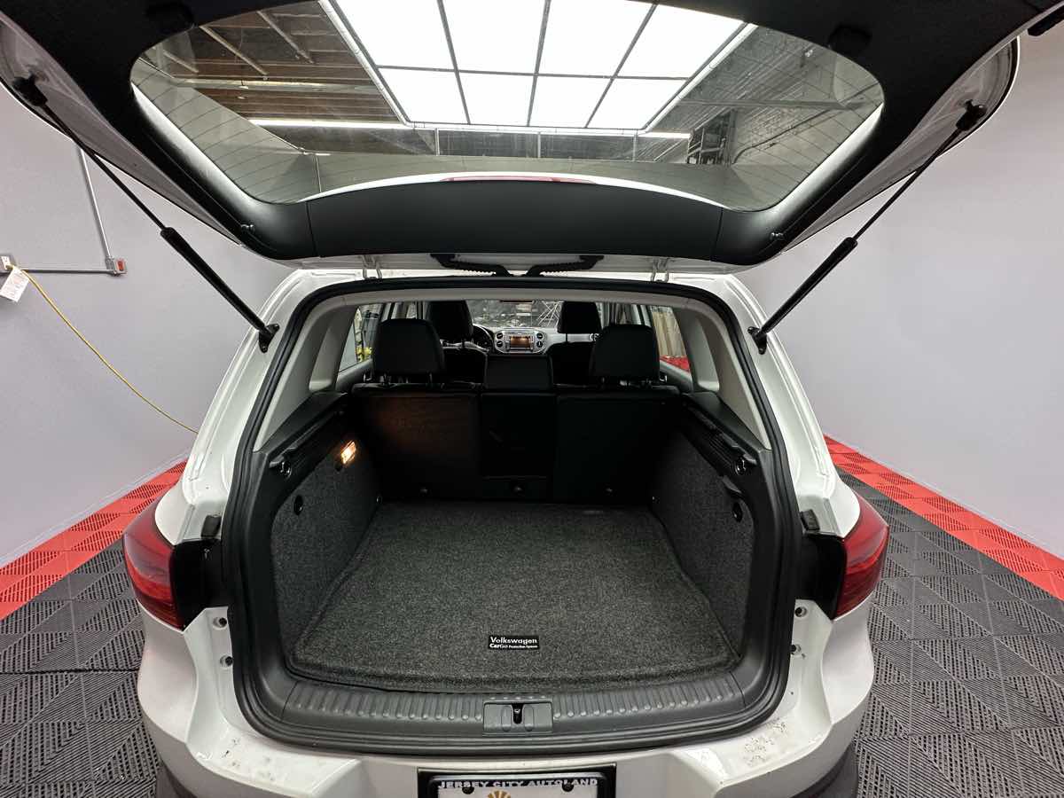 2017 Volkswagen Tiguan S photo 9
