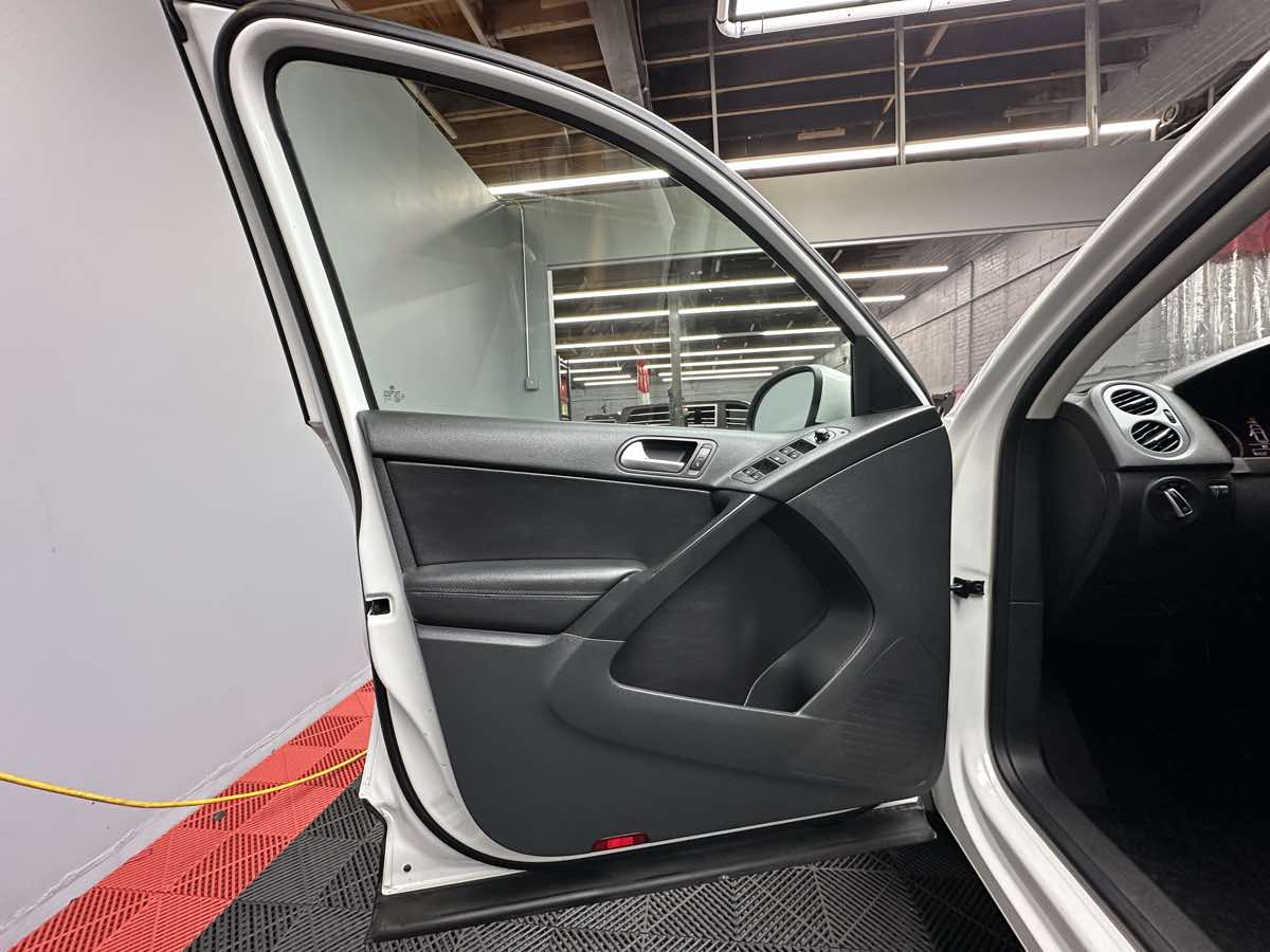 2017 Volkswagen Tiguan S photo 10