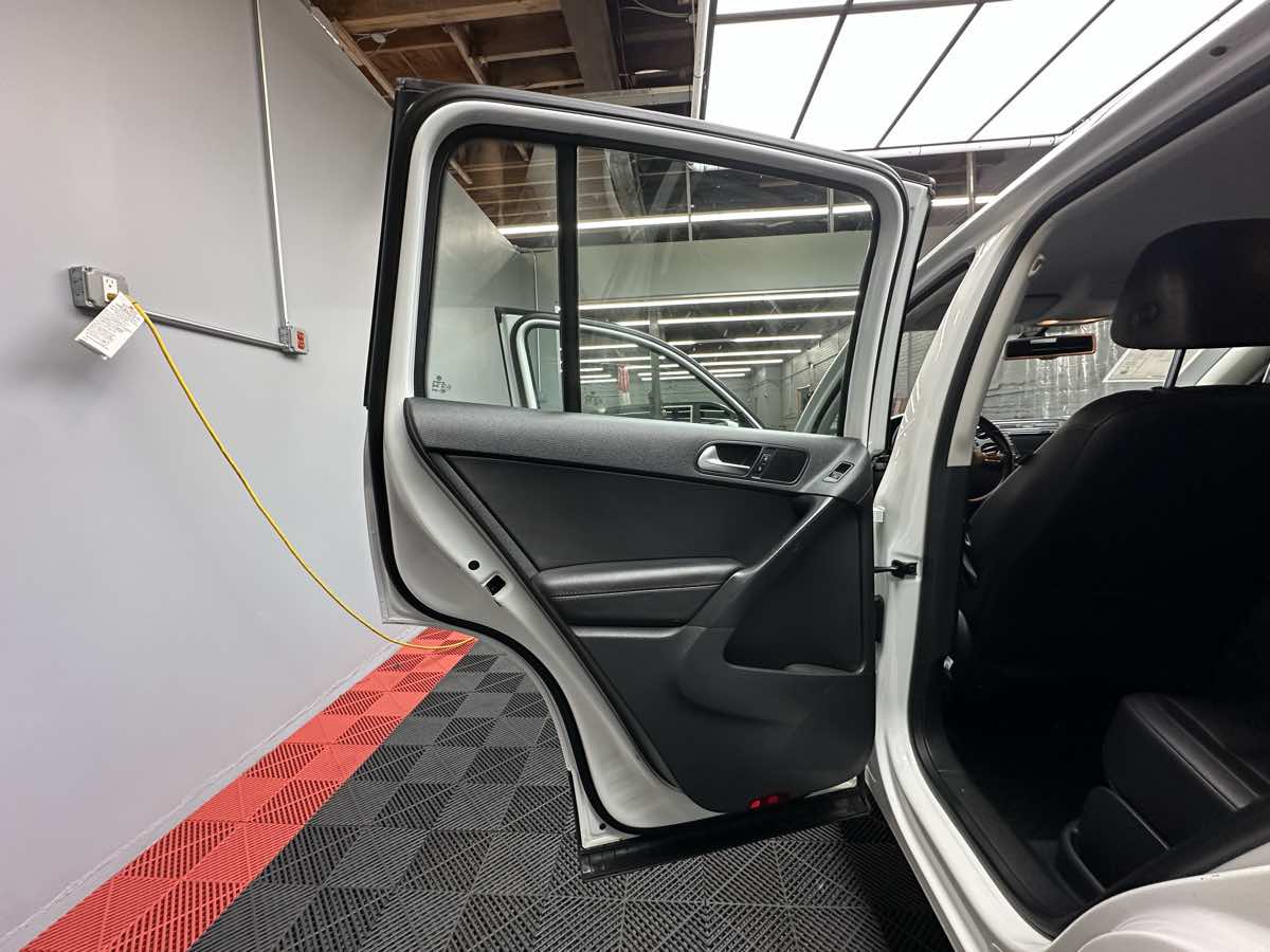 2017 Volkswagen Tiguan S photo 11