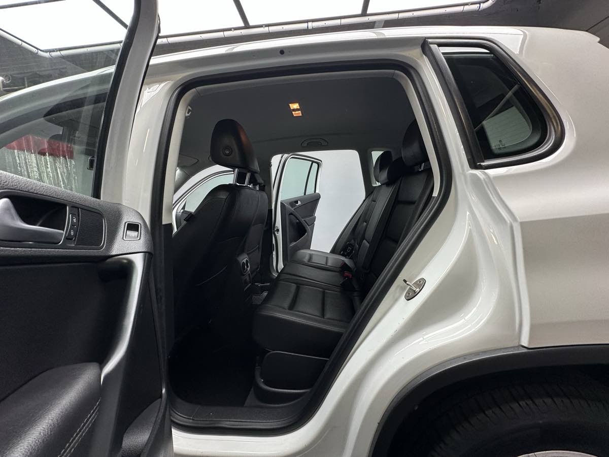 2017 Volkswagen Tiguan S photo 17