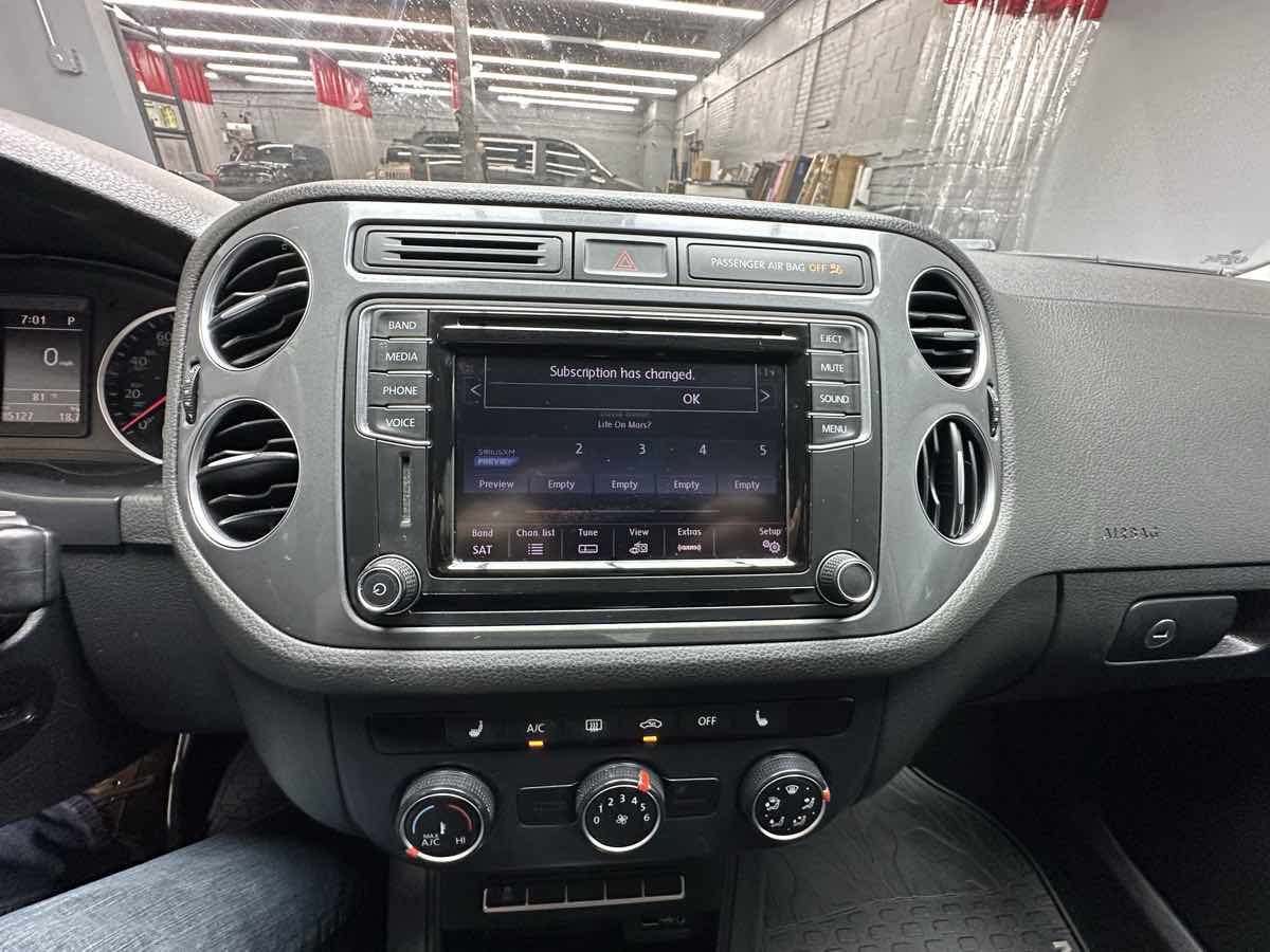 2017 Volkswagen Tiguan S photo 21